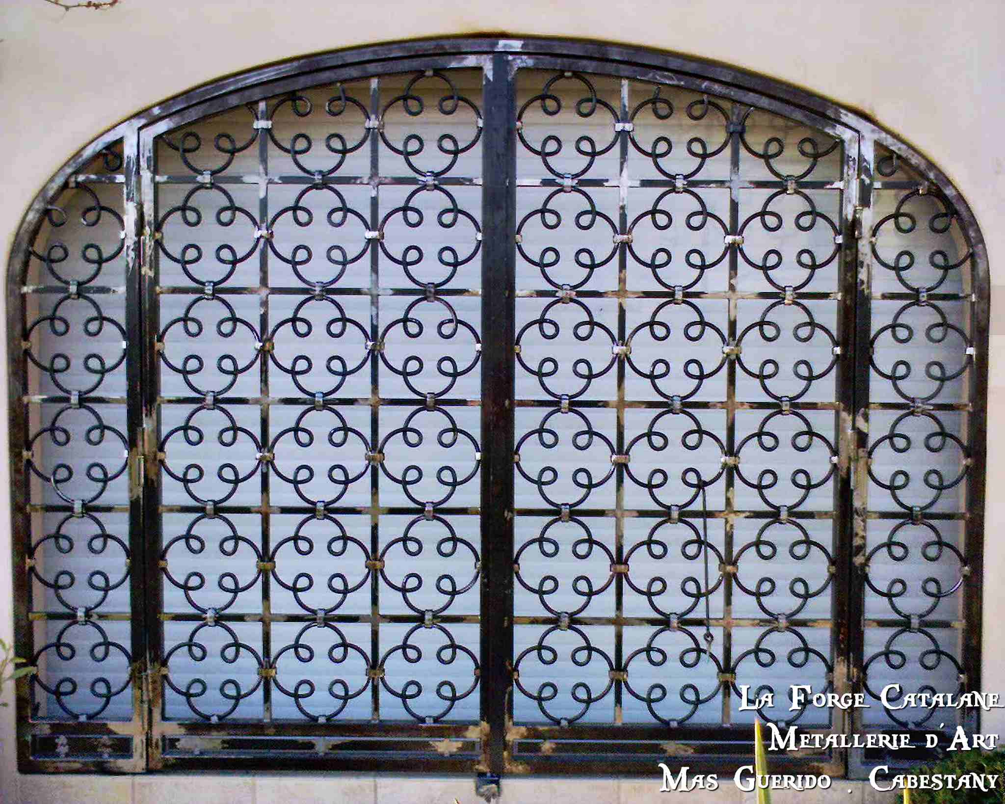 grille articulee cintree motif travail forge trefles rond forge catalane 3.jpg